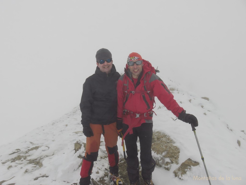 Joaquín y Antoni en la cima del Soum de Ramond, 3.259 mts.